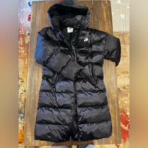 Nike therma-fit women’s XS Black long down Puffer parka Jacket embossed finish